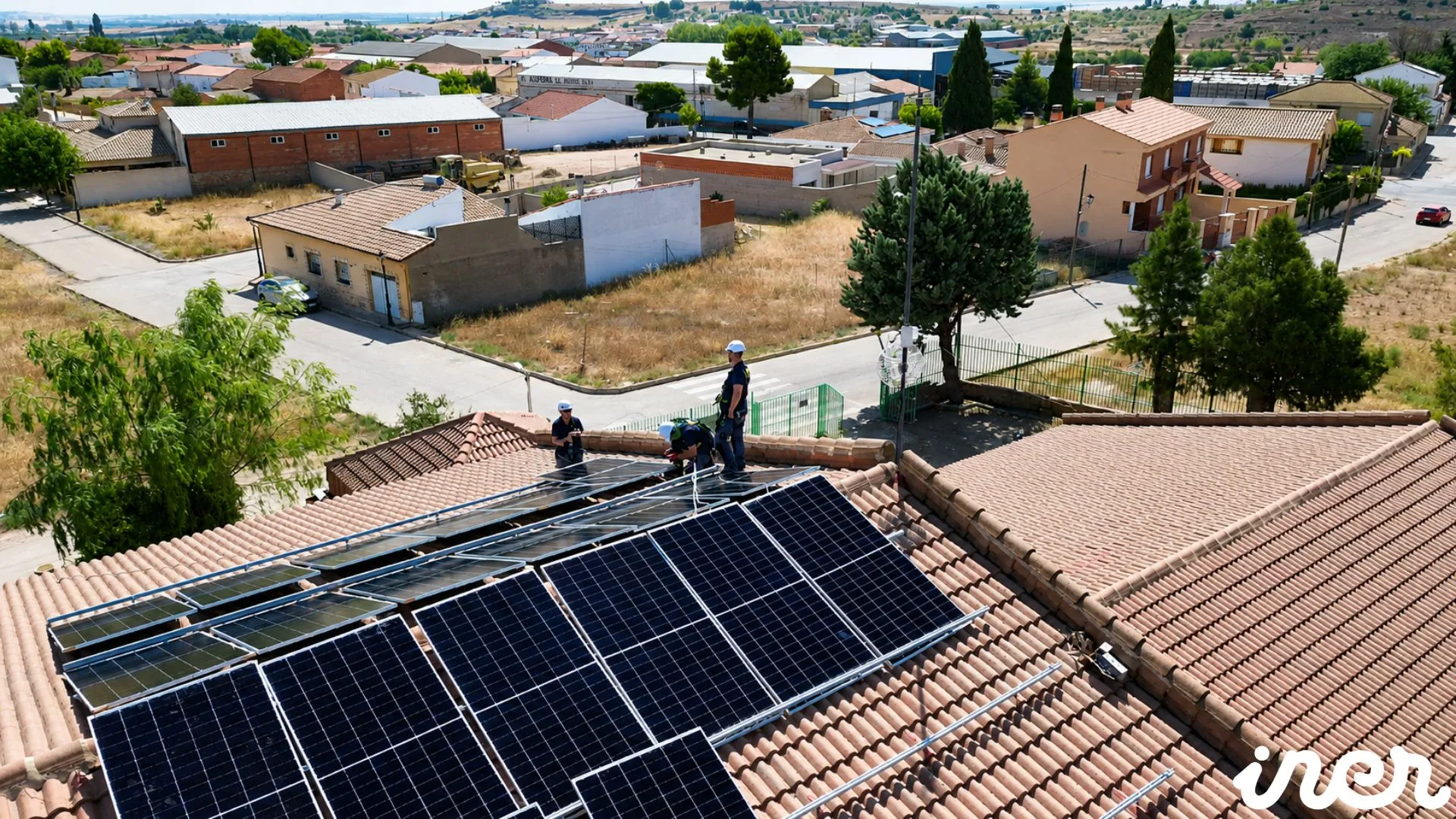 Instalación de climatización y placas solares en un colegio de San Pedro